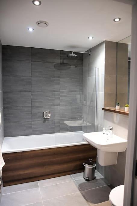 Modern 2 Bedroom Apartment - City Centre - Parking Manchester Eksteriør bilde